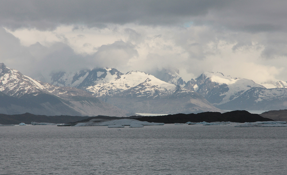 09460.jpg - Lago Argentino, near Upsala glacier - Los Glaciares N.P.