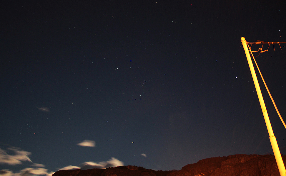 09686_Orion.jpg - Orion upside down and clouds lit by the rising Full Moon - El Chalten