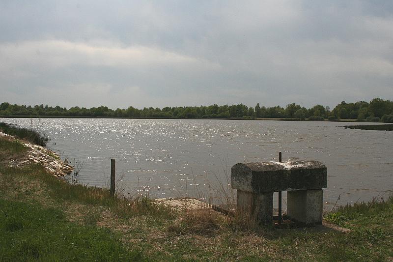 03_IMG_7189.JPG - Les Dombes, het sluisje voor de periodieke ontwatering